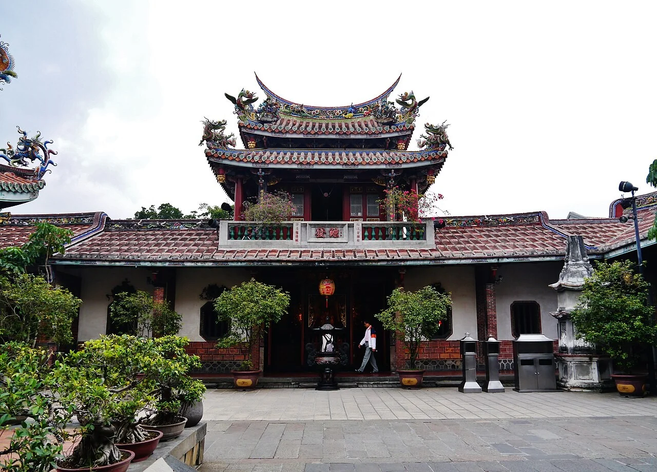 大龙峒保安宫庭院