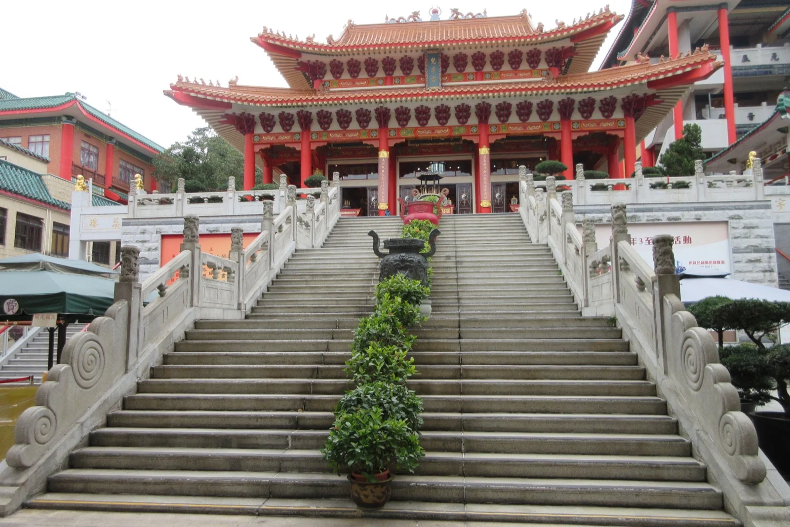 Fung Ying Seen Koon (蓬瀛仙館), Fanling, Hong Kong; main hall and stairs
